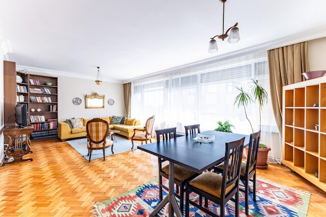 スペーシャス フラット W バルコニー  3  ミン トゥ カディコイ スクエア