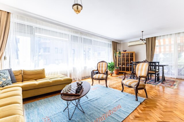 スペーシャス フラット W バルコニー  3  ミン トゥ カディコイ スクエア