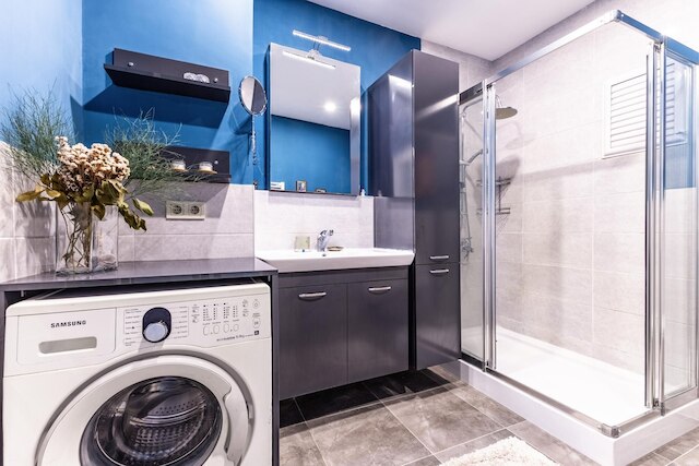 スペーシャス フラット W バルコニー  3  ミン トゥ カディコイ スクエア