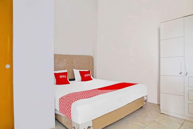 ホテル O スリ ウリナ ホームステイ