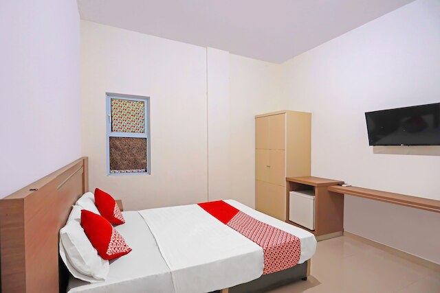 OYO  92585 スマイレー 999