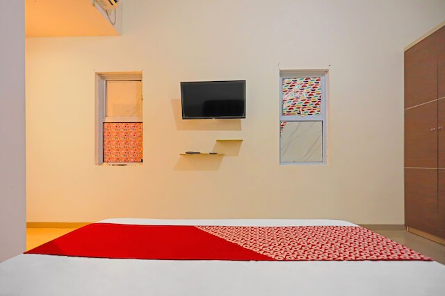 OYO  92585 スマイレー 999