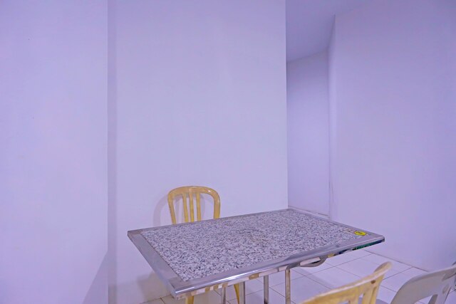 OYO  92585 スマイレー 999