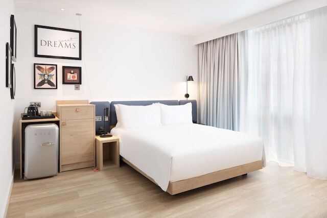 ハンプトン バイ ヒルトン ロックデール