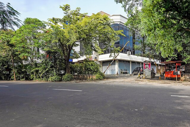 スポット オン 90147 ゴセパ アンベンガン プラザ