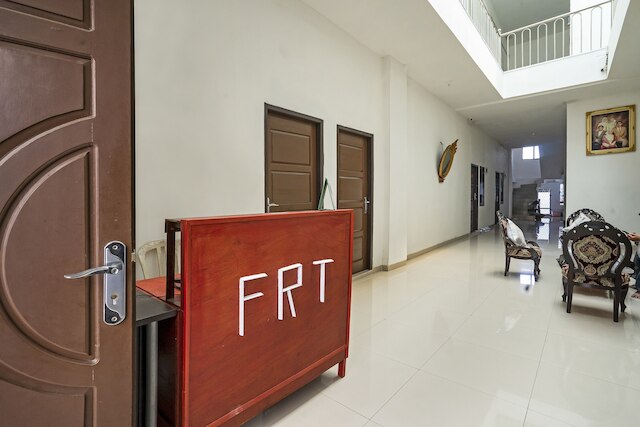 OYO  90595 フェレッサ コスト シャリア