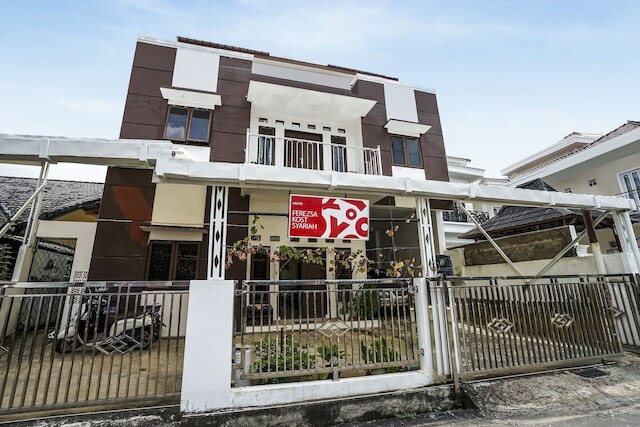 OYO  90595 フェレッサ コスト シャリア