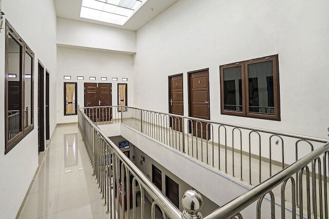 OYO  90595 フェレッサ コスト シャリア