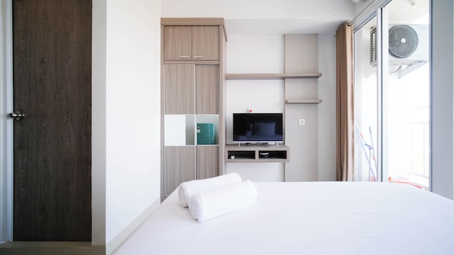 タイディ アンド クリーン スタジオ アット タマン メラティ スラバヤ  アパートメント