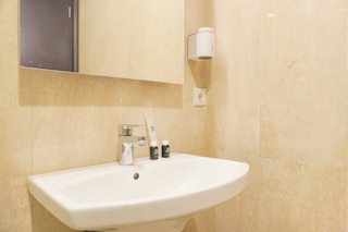 コンフォート アンド エレガント 2ベッドルRム スディルマン  スイート アパートメント