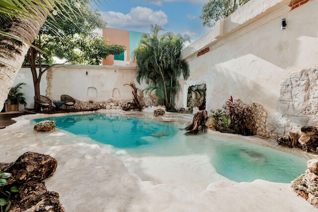 エニグマティック・ホテル・エクスペリエンス