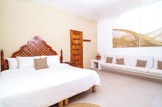 エニグマティック・ホテル・エクスペリエンス