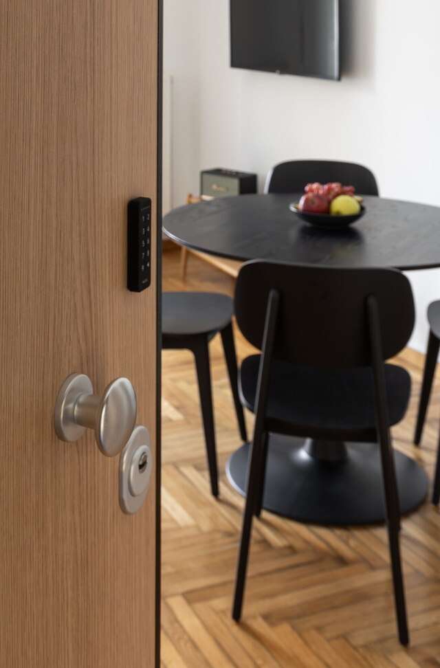 エリオット ネアポリ、アテネ