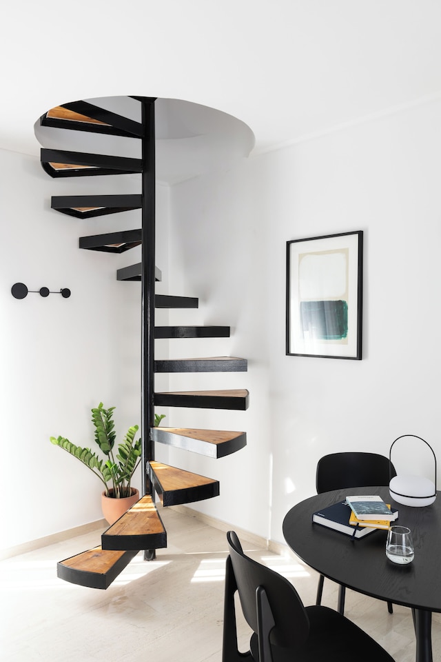 エリオット ネアポリ、アテネ