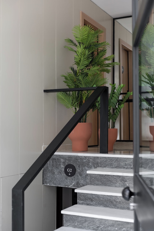 エリオット ネアポリ、アテネ