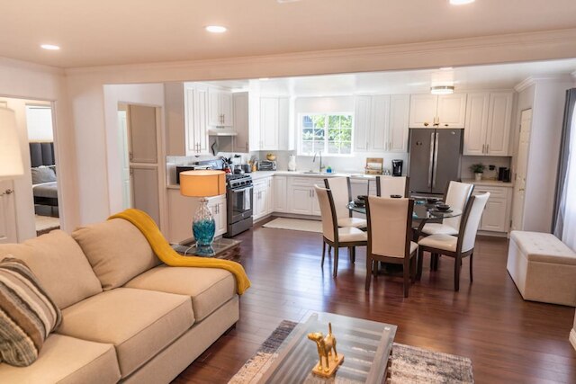 トランキィリ ベッドルーム ホーム イン ビューティフル ネイボーフッド P24