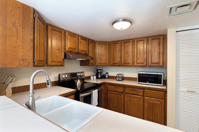 ホヌ ハレ ミニッツ アウェイ フロム ザ ビーチ!