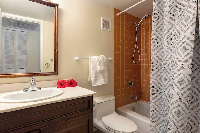 ホヌ ハレ ミニッツ アウェイ フロム ザ ビーチ!