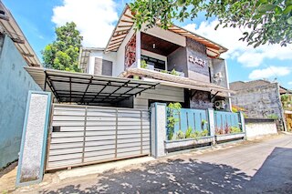 OYO Life 92575 ザジ・ホームステイ