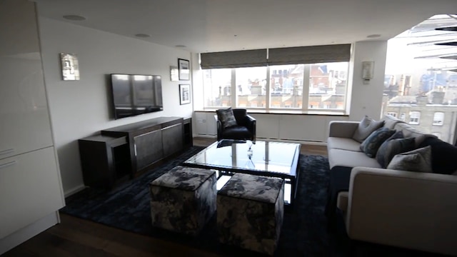 スペーシャス 3 ベッド  アパートメント イン ケンジントン ロンドン