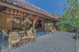 ユッケ・テンビ・ホームステイ