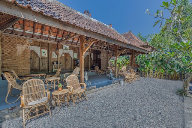 ユッケ・テンビ・ホームステイ