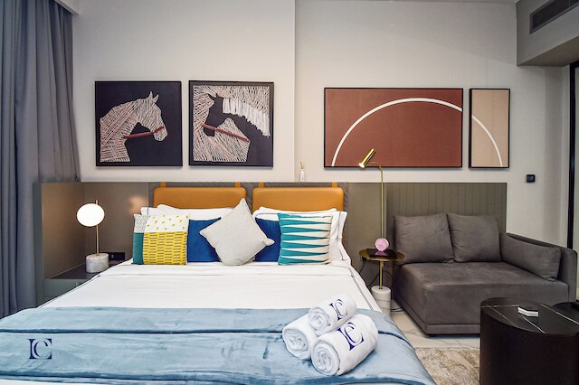 ブランドニュースタジオ、ビジネスベイ内 - MAG