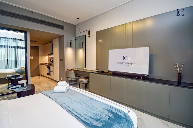 ブランドニュースタジオ、ビジネスベイ内 - MAG