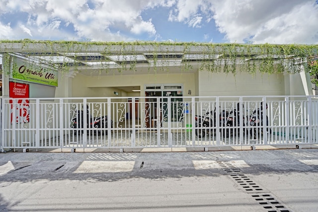 OYO  90804 オマ ウティ ホームステイ シャリア