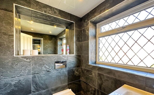 ビューティフル ディタッチェド  ヴィラ  - ジャグジー バス - パーキング