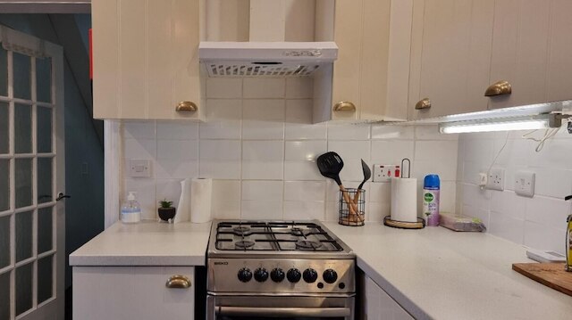 アストニッシング ハウス ウィズ アウトドア シーティング BBン