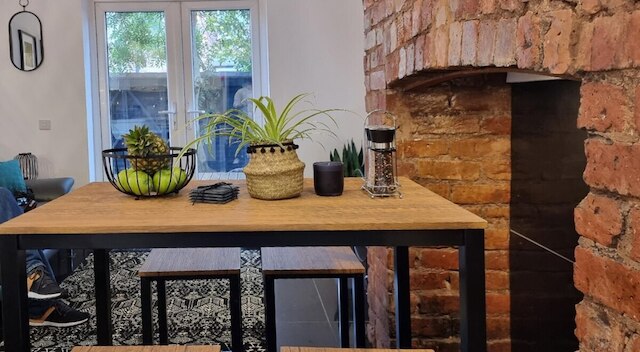 アストニッシング ハウス ウィズ アウトドア シーティング BBン