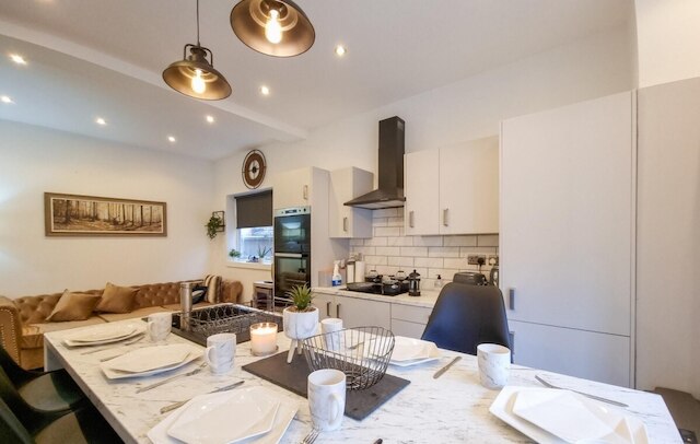 スタイリッシュ キング ベッド スイート フリー パーキング ラージ パティオ