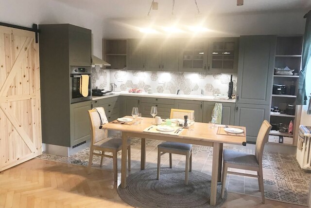 プラハ10の素敵で新しく改装されたアパート