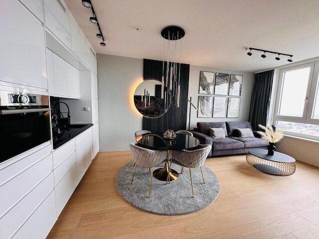 グリーン ハイエンド アパートメント クローズ トゥ メトロ、ウノシティ、Eパーキング、プール、ジム、サウナ