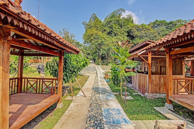 コレクションO 91582グリーンカソンガンコテージ