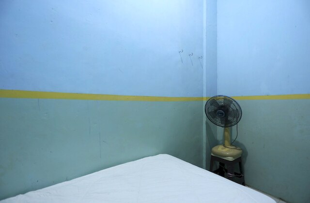 スポット オン 92569 アント ホームステイ シャリア ニア ペラブハン フェリ ハーバー ベイ