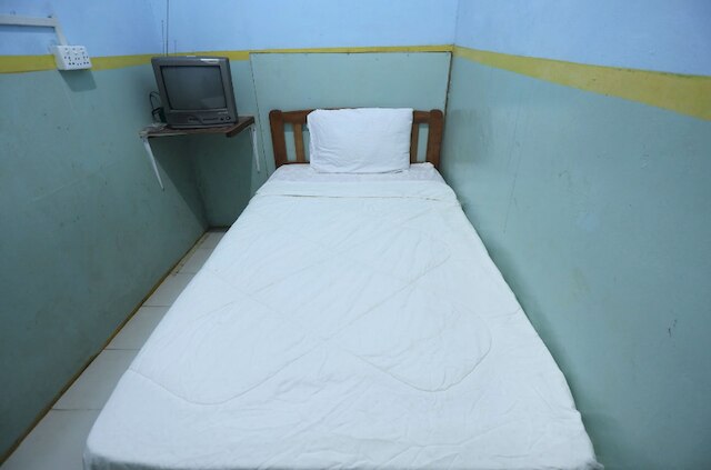 スポット オン 92569 アント ホームステイ シャリア ニア ペラブハン フェリ ハーバー ベイ