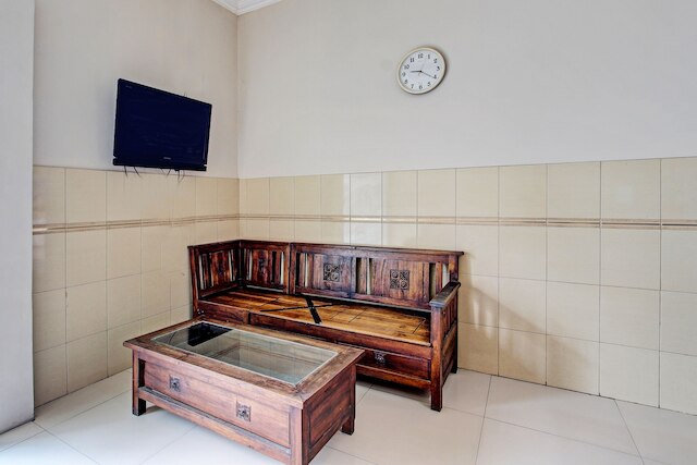 OYO  91785  ホテル  スリカンディ カラサン