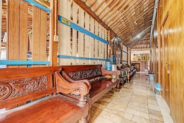 SPOT ON 91916 Joglo Doyong ホームステイ シャリーア