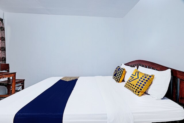 SPOT ON 91916 Joglo Doyong ホームステイ シャリーア