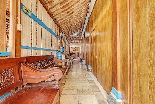 SPOT ON 91916 Joglo Doyong ホームステイ シャリーア