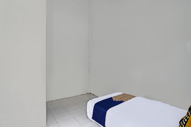 ホテル O ホームステイ ディンダ シャリーア ニア マスジド アル アミン