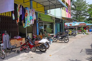 ホテル O ペンギナパン ロラ ニア パサール オレ オレ