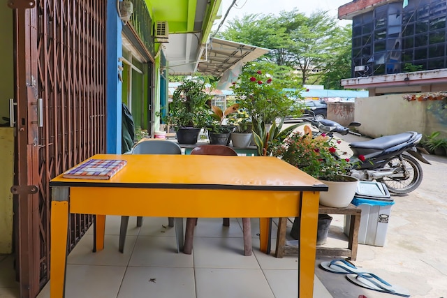 ホテル O ペンギナパン ロラ ニア パサール オレ オレ