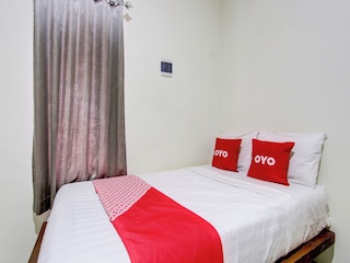 OYO  92477 アヌグラ コステル シャリア