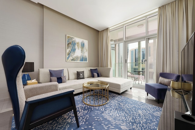 メゾン・プリヴェ - ビジネスベイの素晴らしいアパートメントの大きなバルコニー