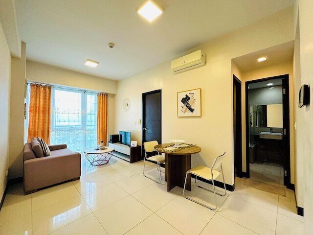 8 ニュータウンブルバード バイ ハイブルームズ