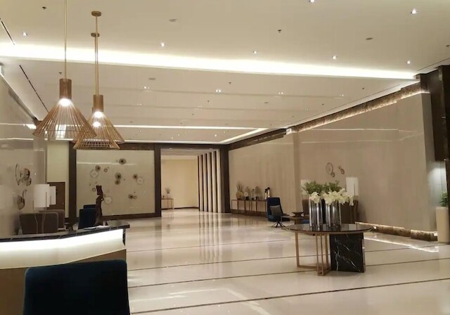 8 ニュータウンブルバード バイ ハイブルームズ