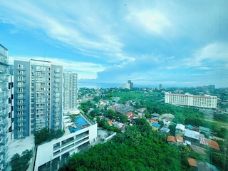 8 ニュータウンブルバード バイ ハイブルームズ